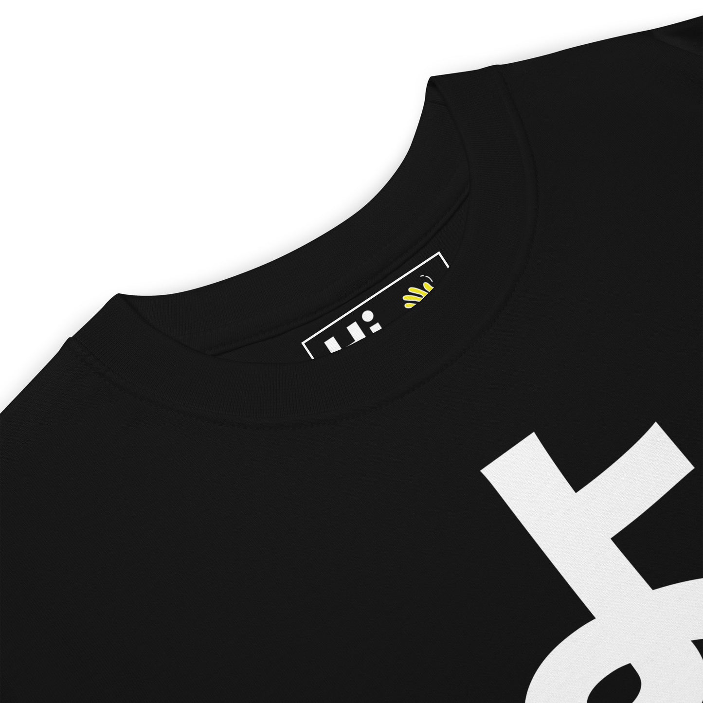 Hi Japanese Greeting T Shirt in black, view of front detail よ in Japanese is pronounced "Yo"